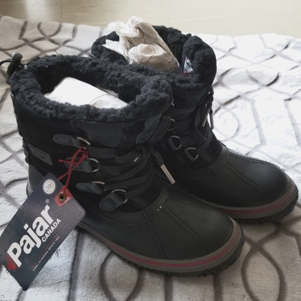 Brand new Pajar leather and sued black snow boots